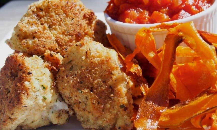 Crunchy Chicken Nuggets And Homemade Tomato Chutney Sauce