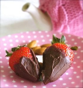 LLN Chocolate Dipped Strawberries